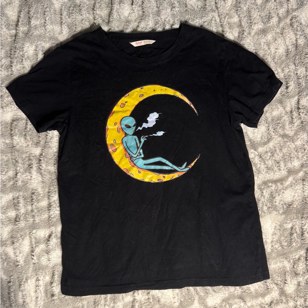 ROMWE Black Tee with Alien and Moon Design